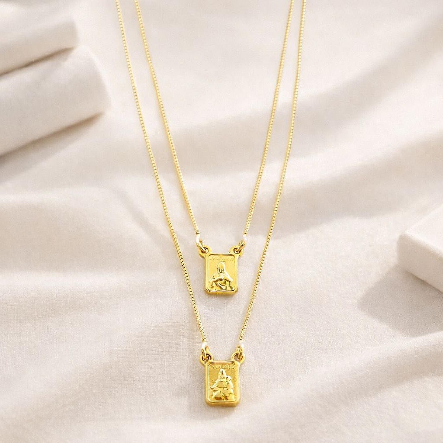 Colar Escapulário Delicado Dourado 3