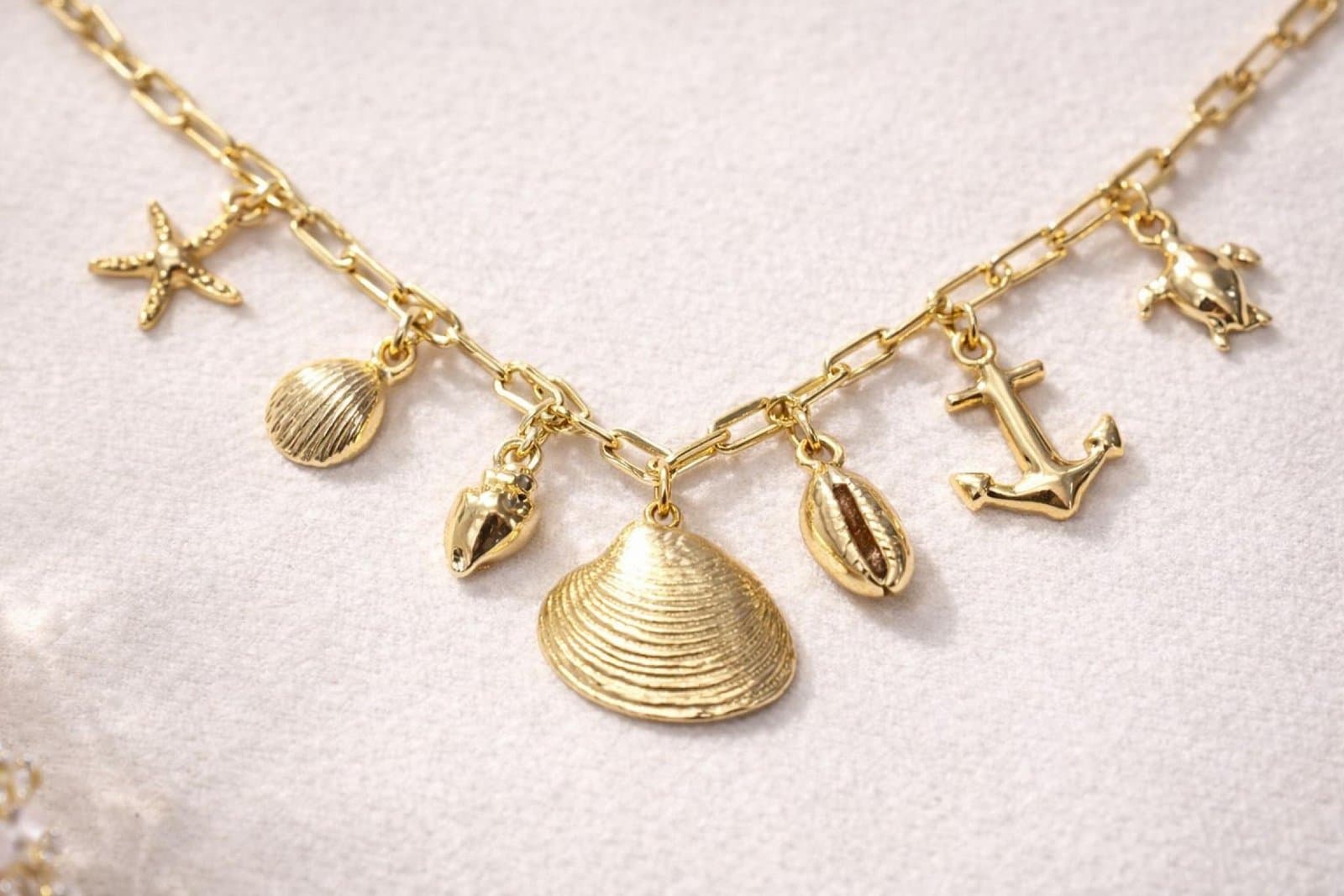 Colar Pingentes Marinho Dourado 3